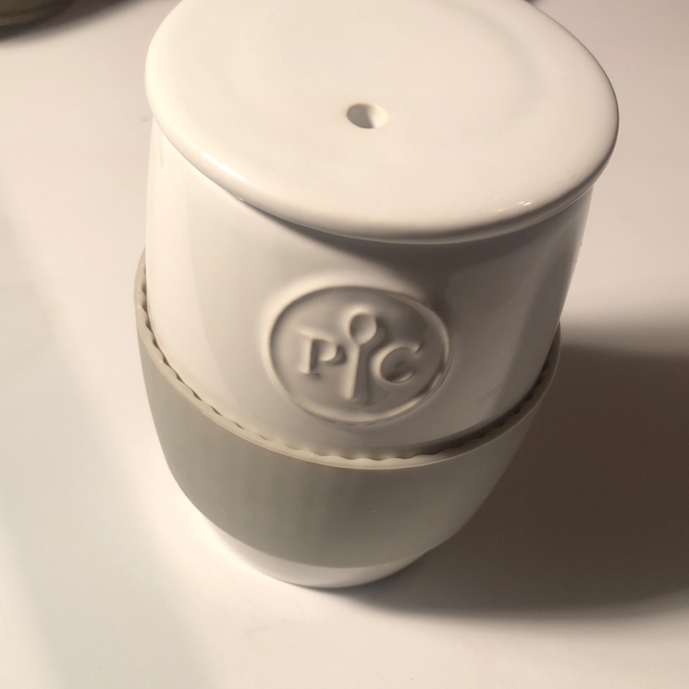 Pampered Chef Ceramic Egg Cooker & cake maker